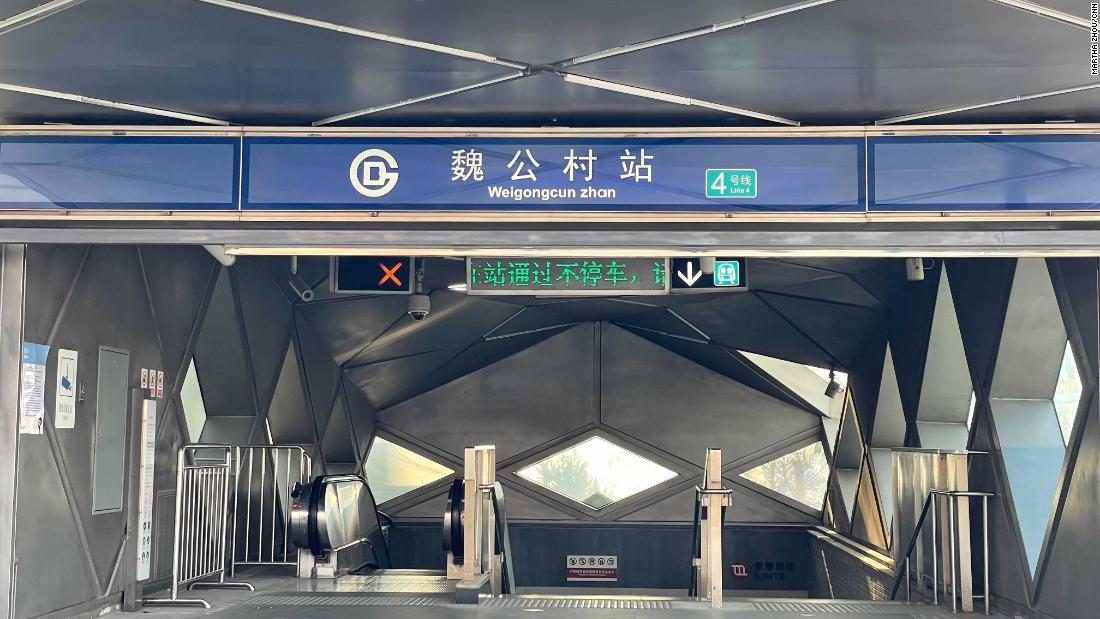 In Beijing, practical and helpful translation better option for metro In Beijing, practical and helpful translation better option for metro