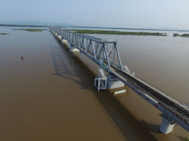 Track laying for railway bridge connecting China and Russia